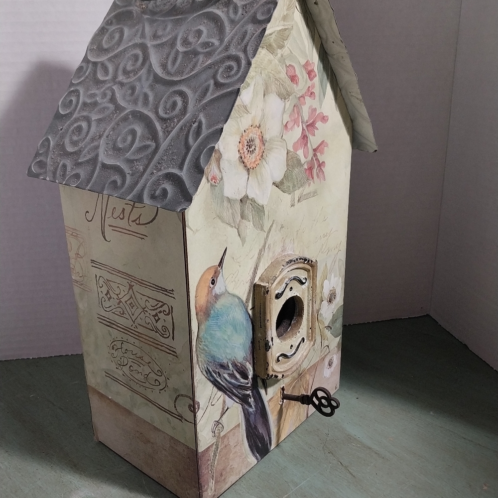 Wood Susan Winget birdhouse - Picture 2 of 7